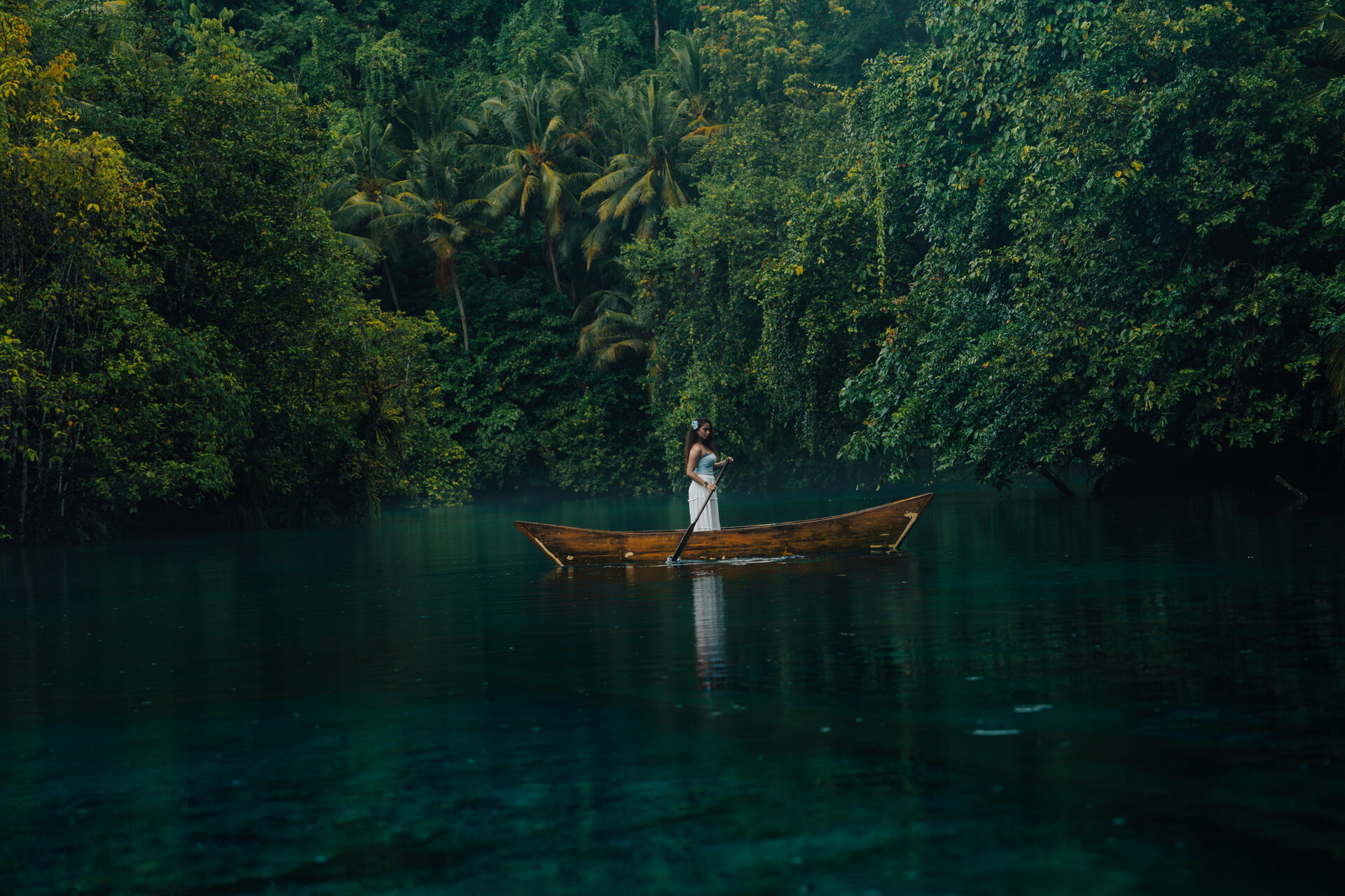 Lush tropical landscape with sea view — Banggai, Central Sulawesi
